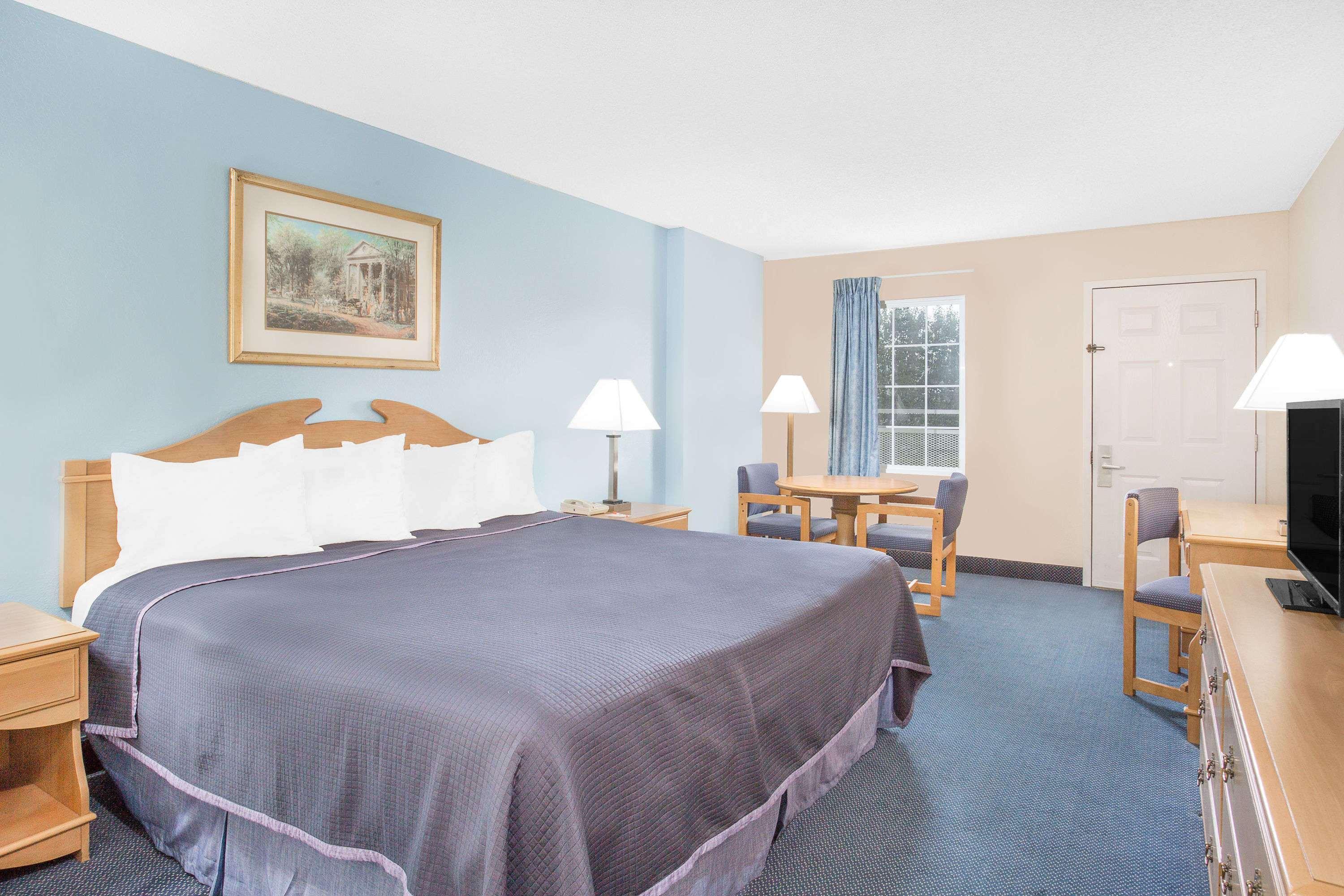 Howard Johnson By Wyndham Staunton Esterno foto